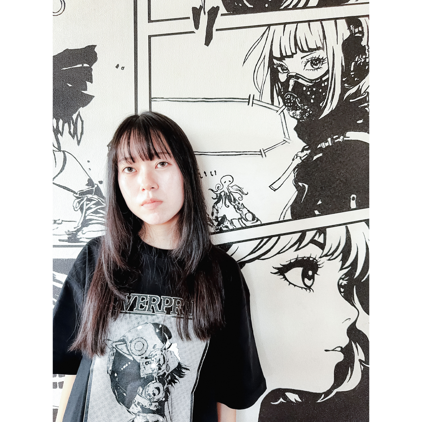 ぷるぷるパンク x overprint コラボTシャツ (BLACK/APRICOT)