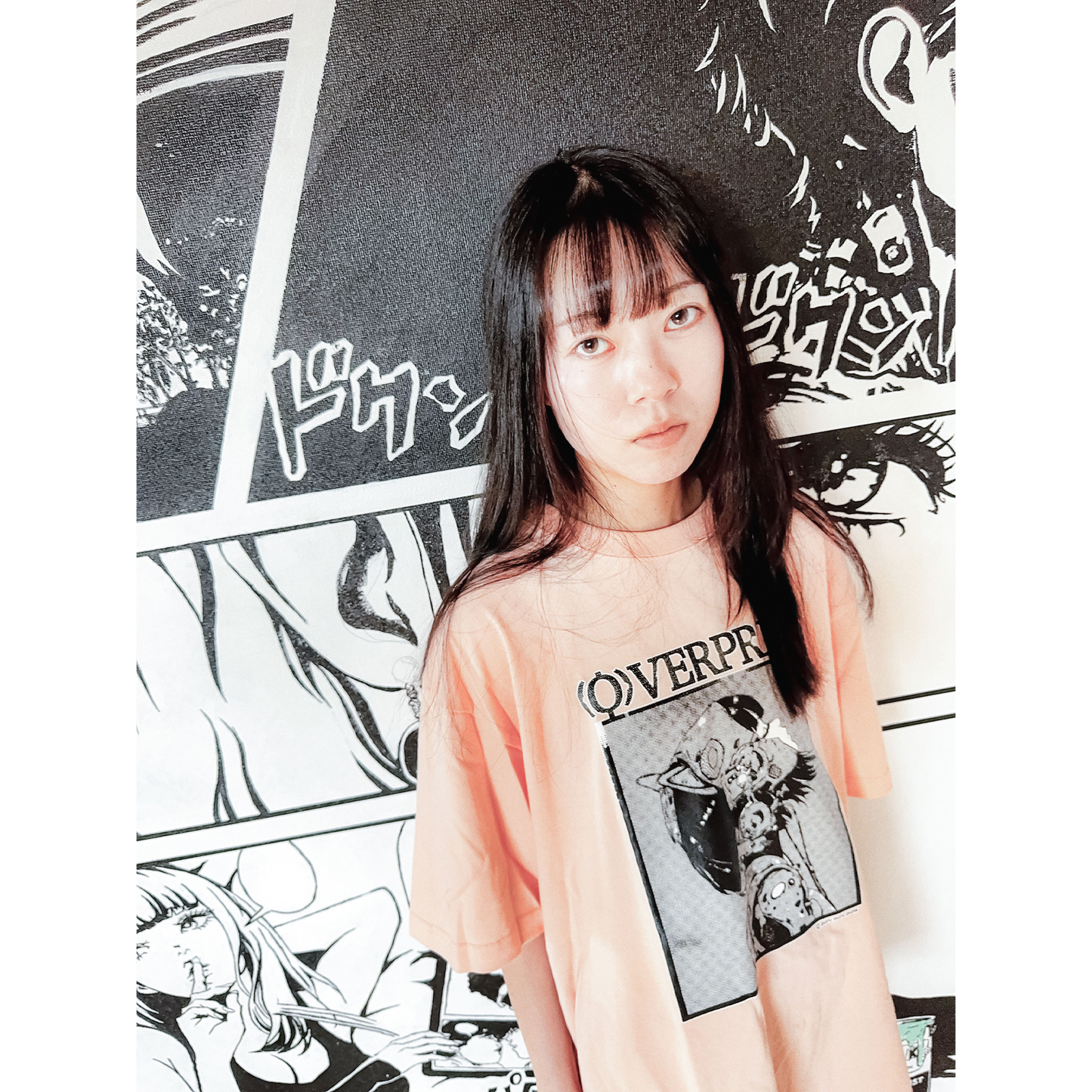 ぷるぷるパンク x overprint コラボTシャツ (BLACK/APRICOT)